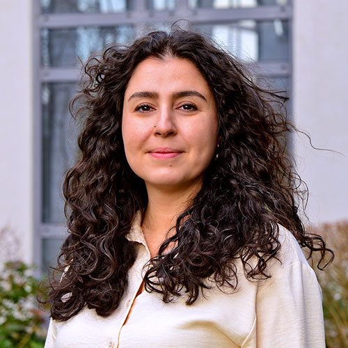 Ansprechpartnerin Tugba Aslan